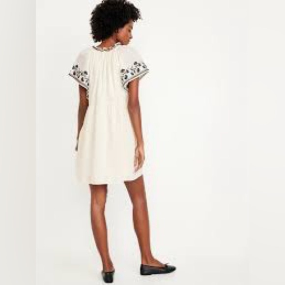 NWOT Old Navy Embroidered Swing Dress - Picture 4 of 7